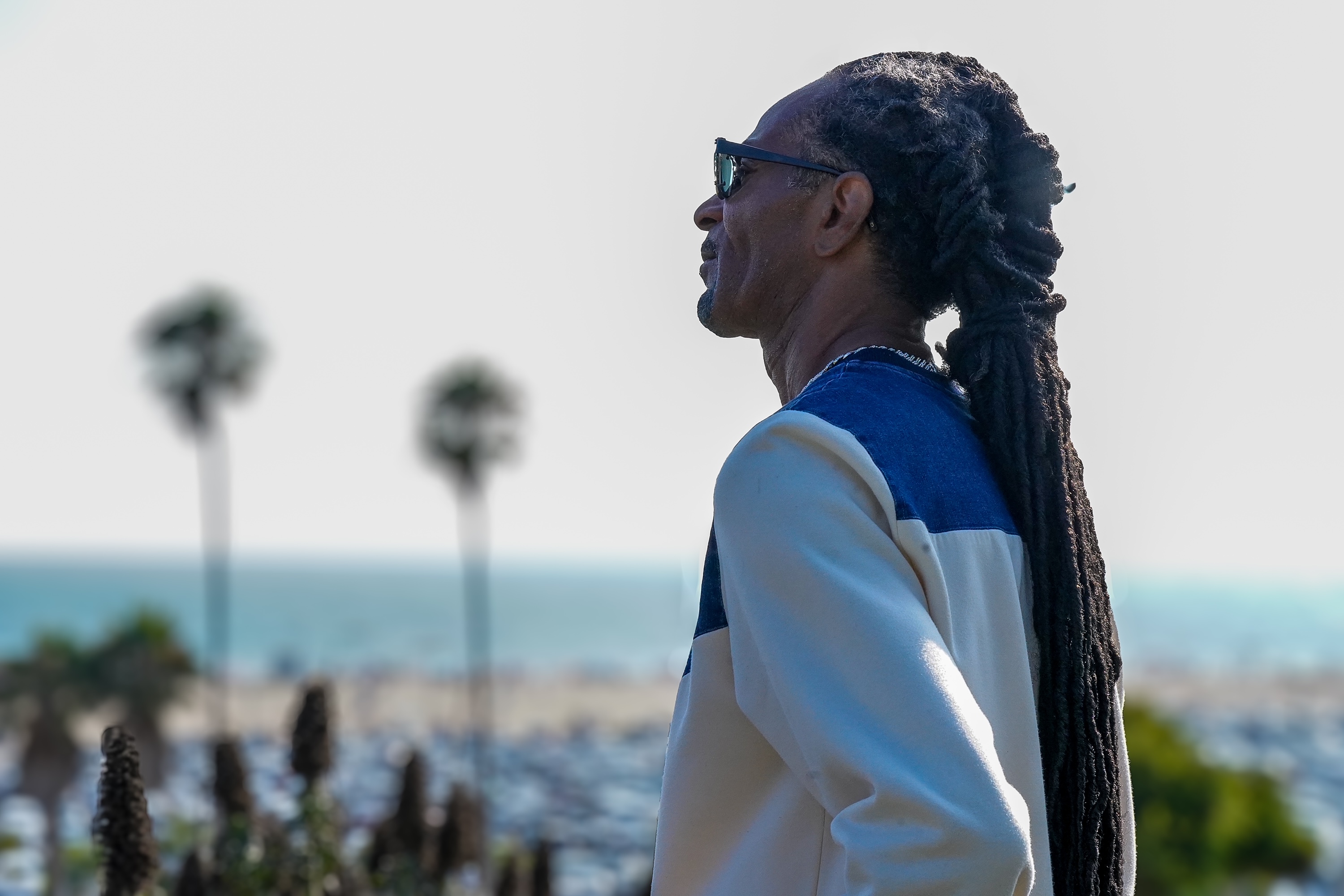 Snoop Dogg impersonator in snoop-beach image