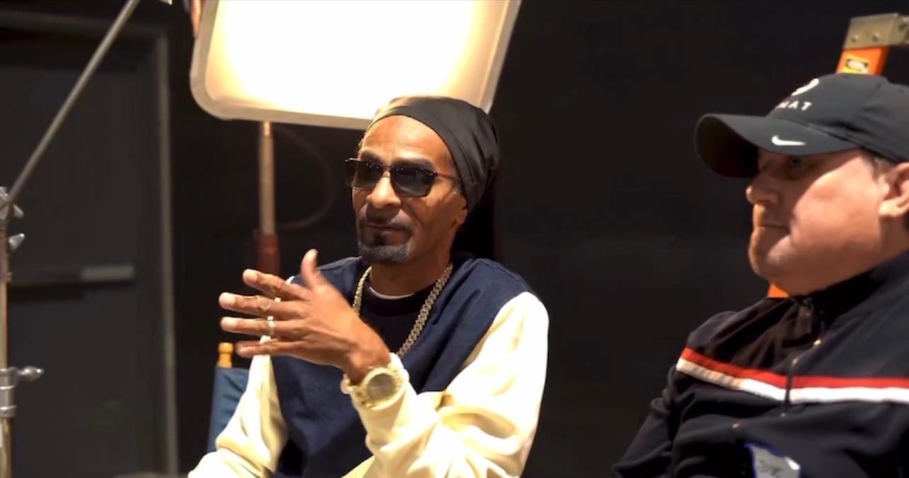 Erich Finch as Snoop Dogg in a wide interview-style setup